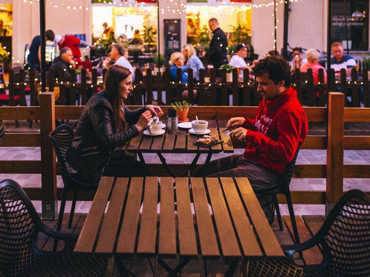 Delulu dating: Το viral dating trend που κάνει την πραγματικότητα «περιττή»