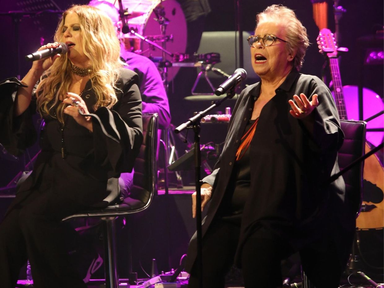 Δήμητρα Γαλάνη, Ελένη Τσαλιγοπούλου, Εστουδιαντίνα Νέας Ιωνίας Βόλου στη σκηνή του VOX