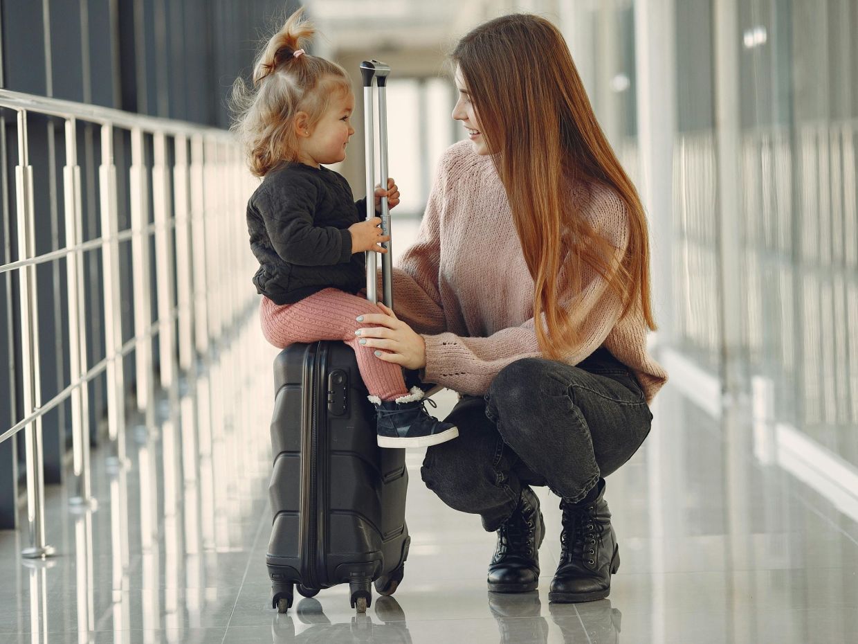 6 απλά tips για να ταξιδέψεις αεροπορικώς με παιδιά χωρίς άγχος το Πάσχα