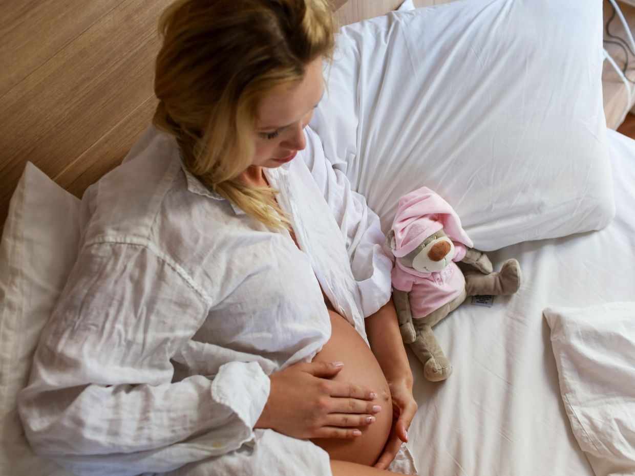 O σημαντικός λόγος που πρέπει να κοιμάσαι στο σκοτάδι αν είσαι έγκυος