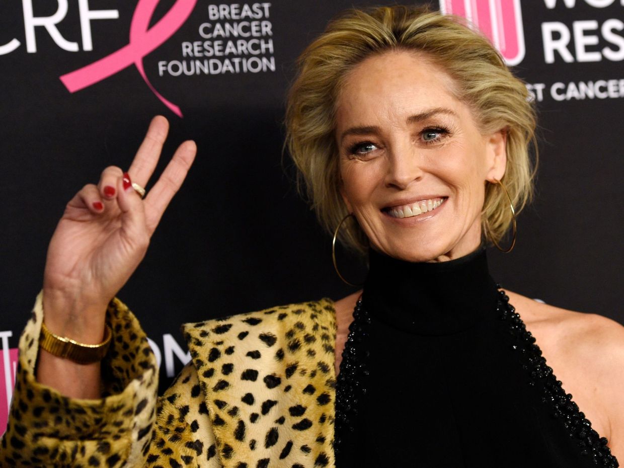 Sharon Stone: Γιατί κάνει fast-forward στις sex scenes της σύγχρονης τηλεόρασης