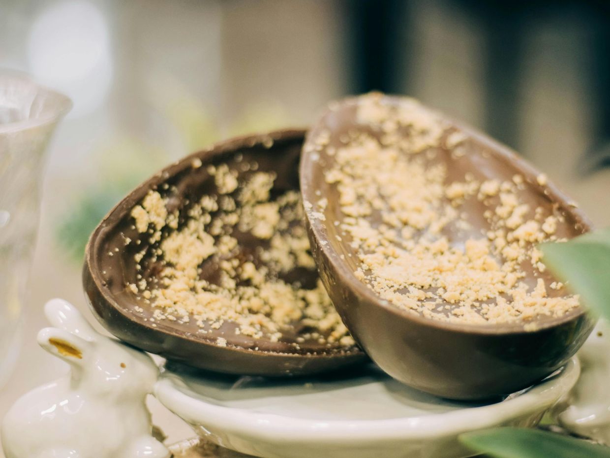 Πώς να φτιάξεις εύκολα σοκολατένια πασχαλινά αυγά στο σπίτι