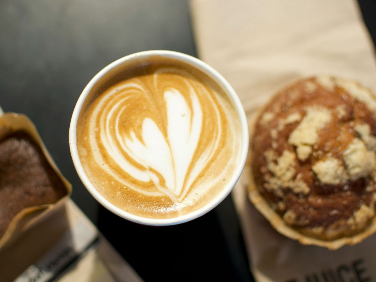 Coffee trips: Οι ευρωπαϊκές πόλεις που θα σε κάνουν να ταξιδέψεις μόνο για έναν καφέ