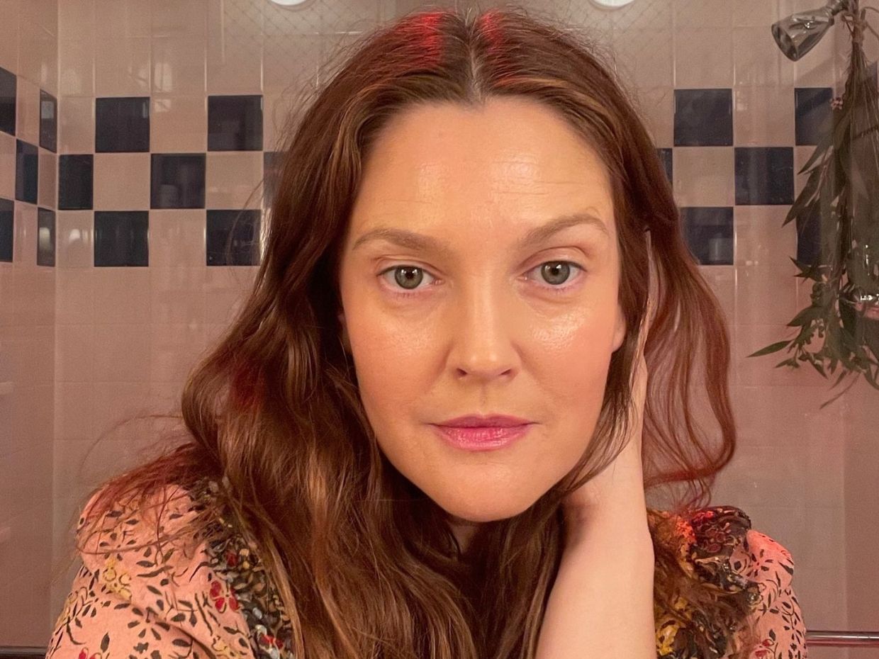 Μετά από 2 καισαρικές, η Drew Barrymore μίλησε για τις ανασφάλειές της και ναι, ταυτιστήκαμε