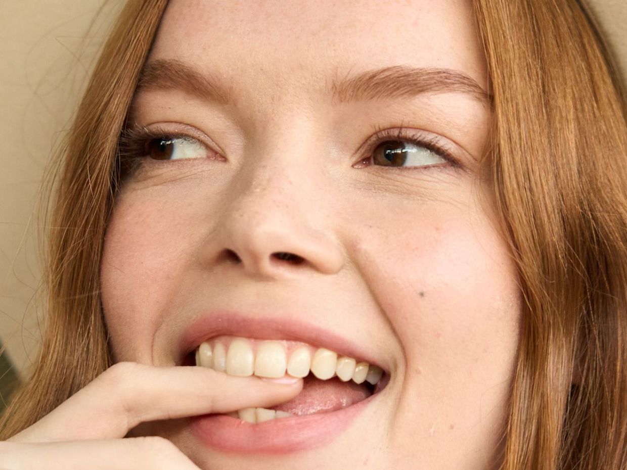 Whisper nails: Η  μίνιμαλ τάση στα νύχια που «φωνάζει» old money