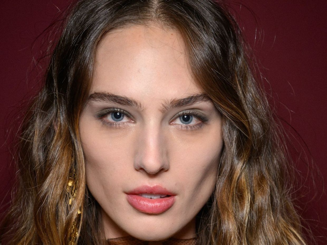 Αυτό το Πάσχα δε φοράμε κόκκινο κραγιόν, τα muted lips είναι so hot right now