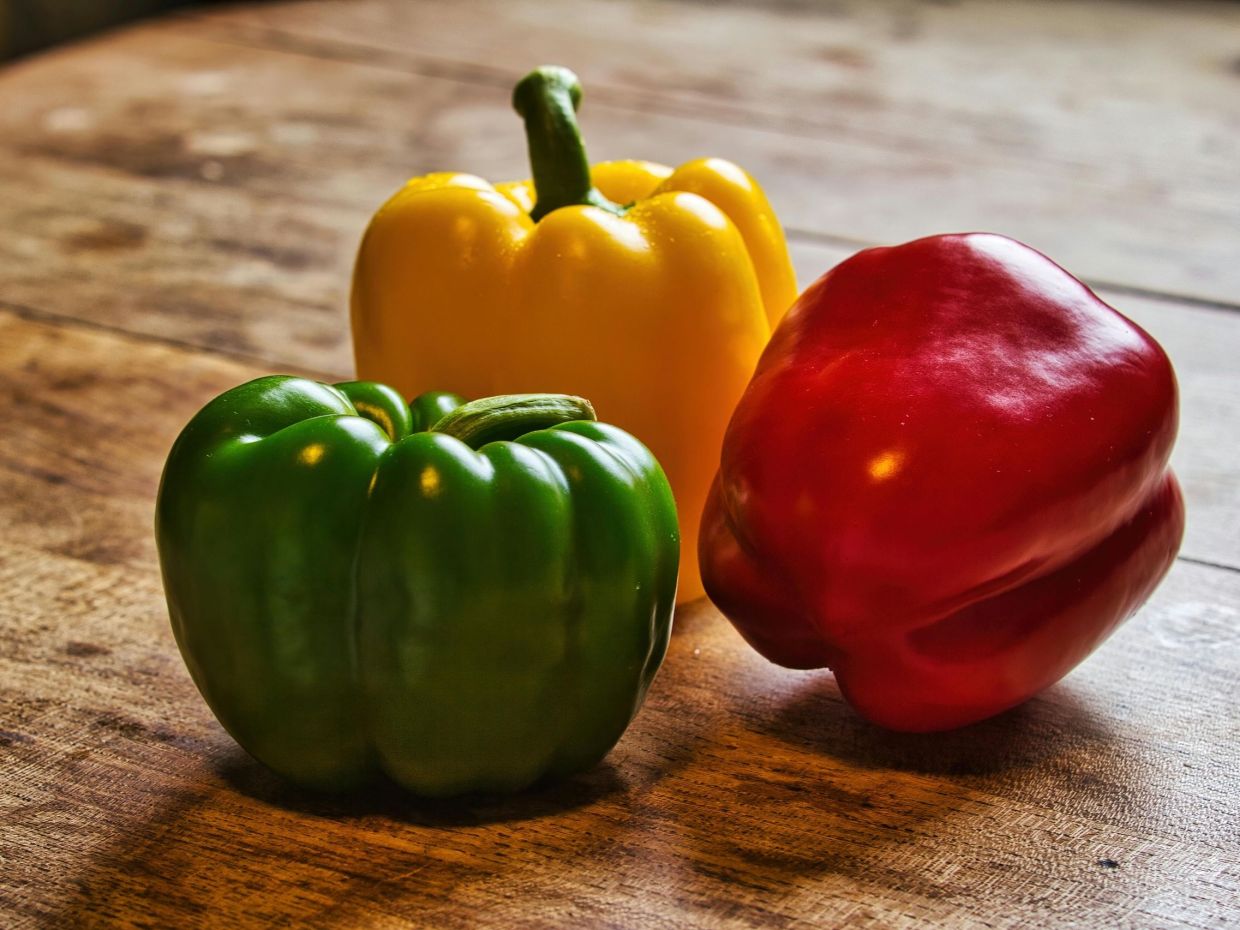 Ποια πιπεριά είναι τελικά η πιο υγιεινή; Αυτό είναι το χρώμα που ξεχωρίζει