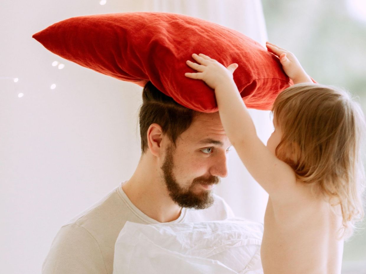 6 ύπουλα σημάδια κατάθλιψης στους μπαμπάδες που οι ειδικοί λένε ότι συχνά περνούν απαρατήρητα