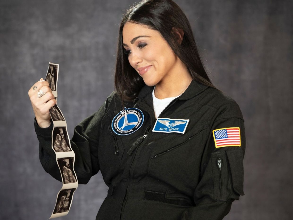 Η αστροναύτης Kellie Gerardi μιλά για την υπογονιμότητα & μετατρέπει τον αγώνα της σε πράξη βοήθειας
