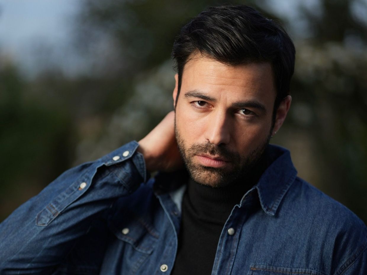 Μπλε Ώρες & Αντώνιος και Κλεοπάτρα: Οι 2 νέες σειρές του Ανδρέα Γεωργίου στη μεταγραφή της σεζόν