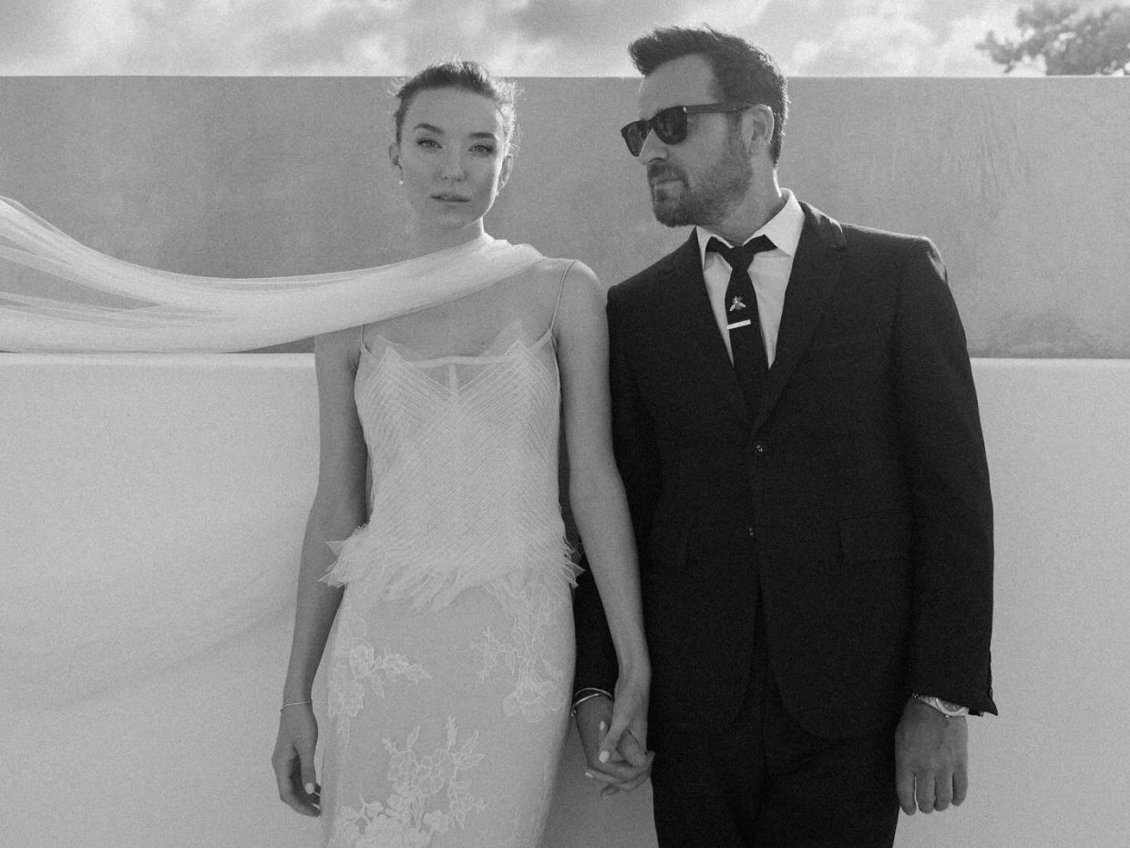 O Justin Theroux έγινε μπαμπάς για πρώτη φορά και η Jennifer Aniston αντέδρασε διακριτικά