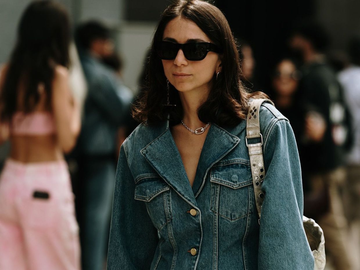 Spring denim looks: 6 τρόποι να φορέσεις τζιν μπουφάν για stylish και άνετες βόλτες