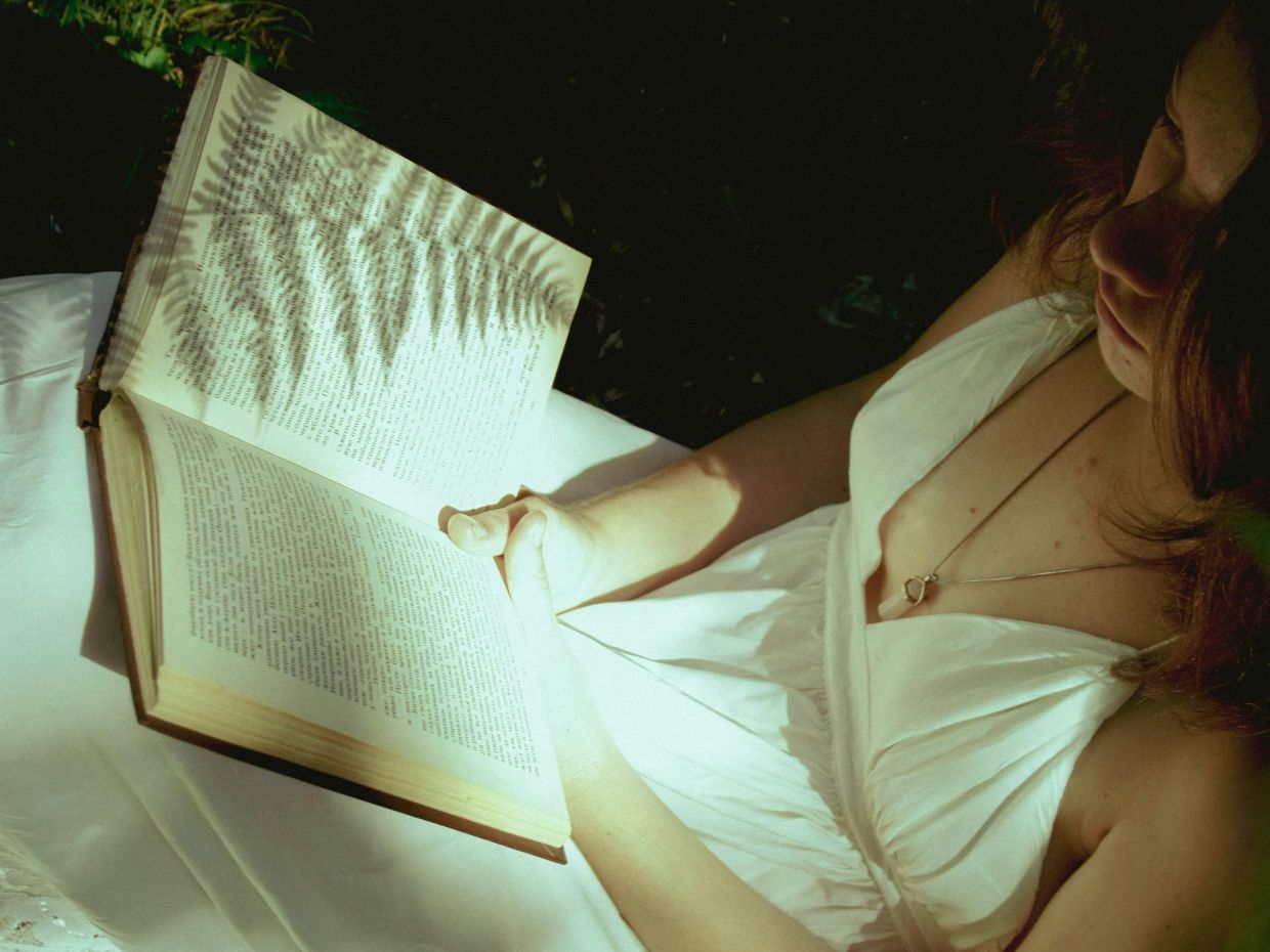 Παγκόσμια Ημέρα Βιβλίου: Τι διαβάζουν σήμερα οι γυναίκες και πώς αλλάζει ο χώρος του βιβλίου