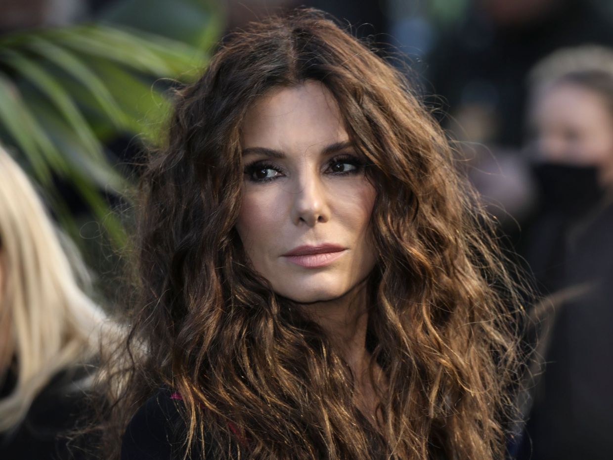Sandra Bullock: γιατί είπε «ναι» στο Practical Magic 2 και πώς επηρέασαν την απόφαση τα παιδιά της