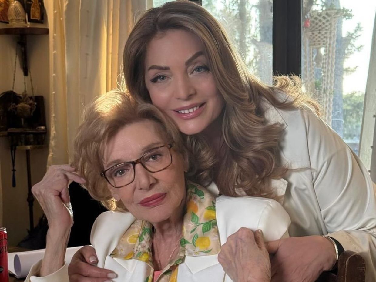 «Ήσουν δώρο»: Η Άντζελα Γκερέκου αποχαιρετά τη Μάρω Κοντού στη Γη της ελιάς & στο τελευταίο γύρισμα