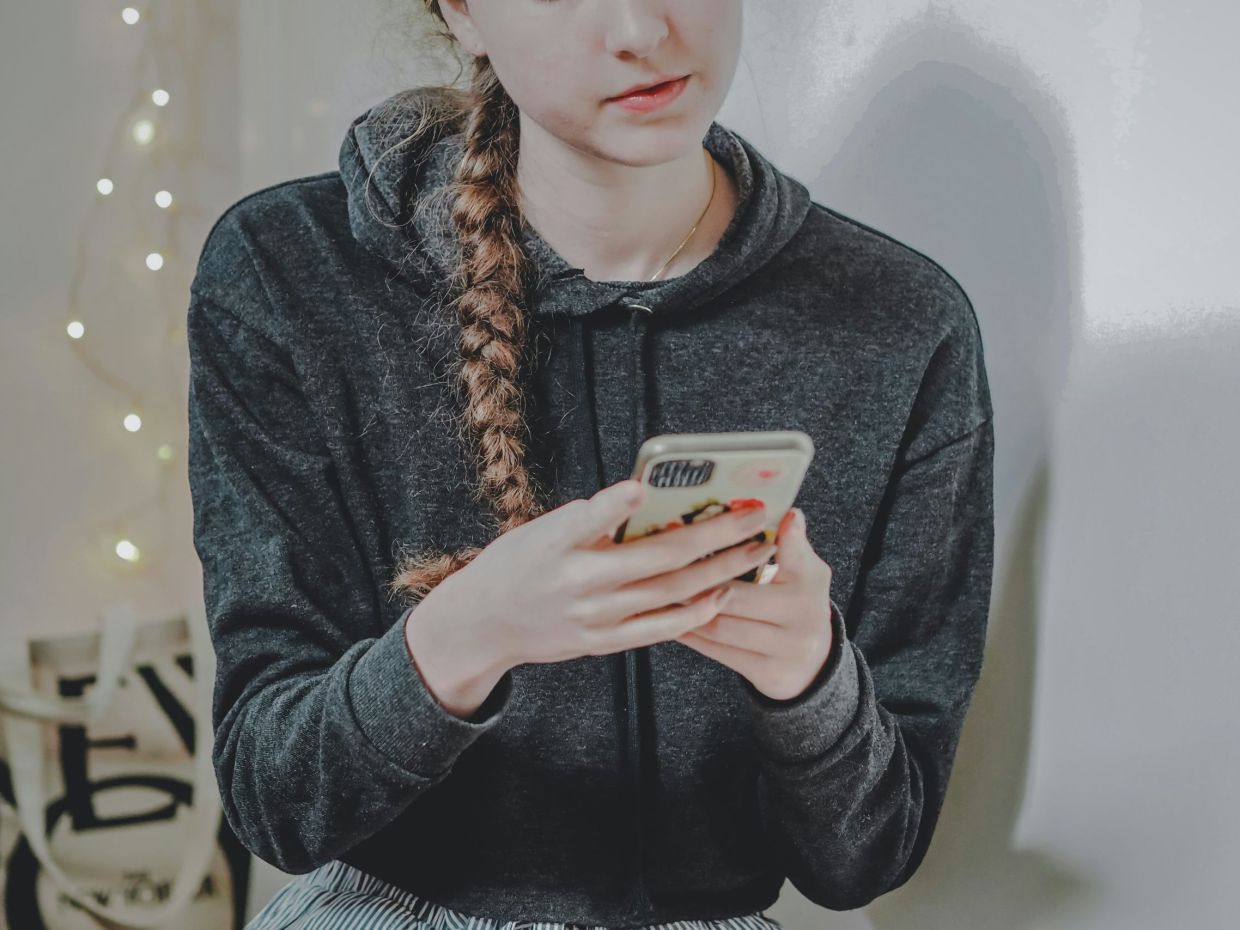 Νέα λειτουργία της Meta σου επιτρέπει να βλέπεις τι ζητούν οι έφηβοι από την Τεχνητή Νοημοσύνη