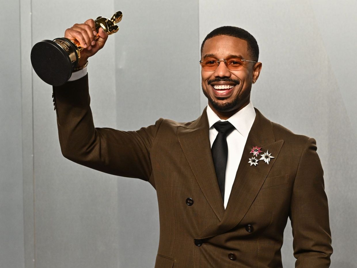 Ο Michael B. Jordan λέει πως δεν ξέρει πού να βάλει το Oscar του, γι' αυτό του προτείνουμε 7+1 μέρη