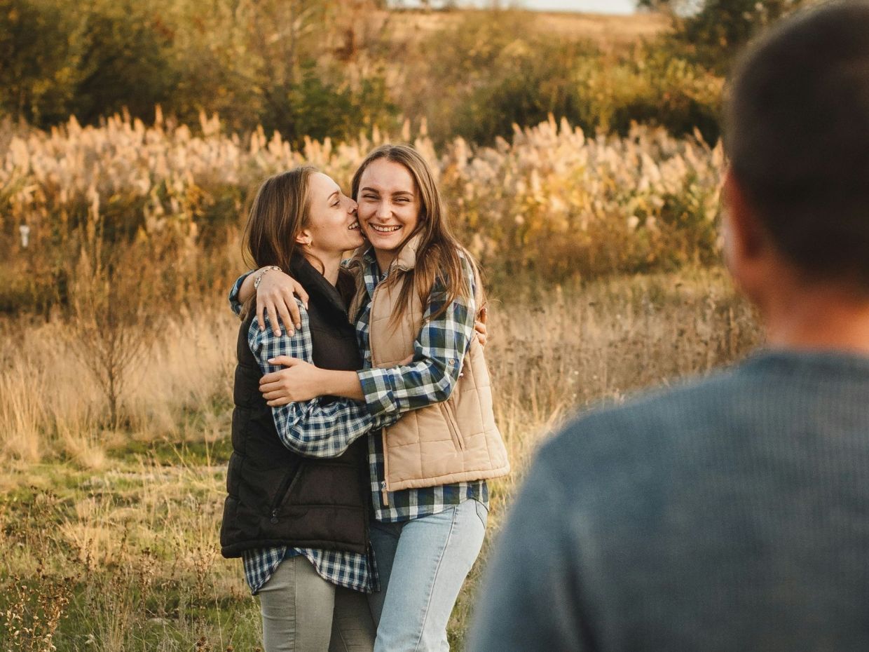 Πώς να διατηρήσεις στενή σχέση με το ενήλικο παιδί σου - 6 πράγματα που δεν πρέπει να κάνεις