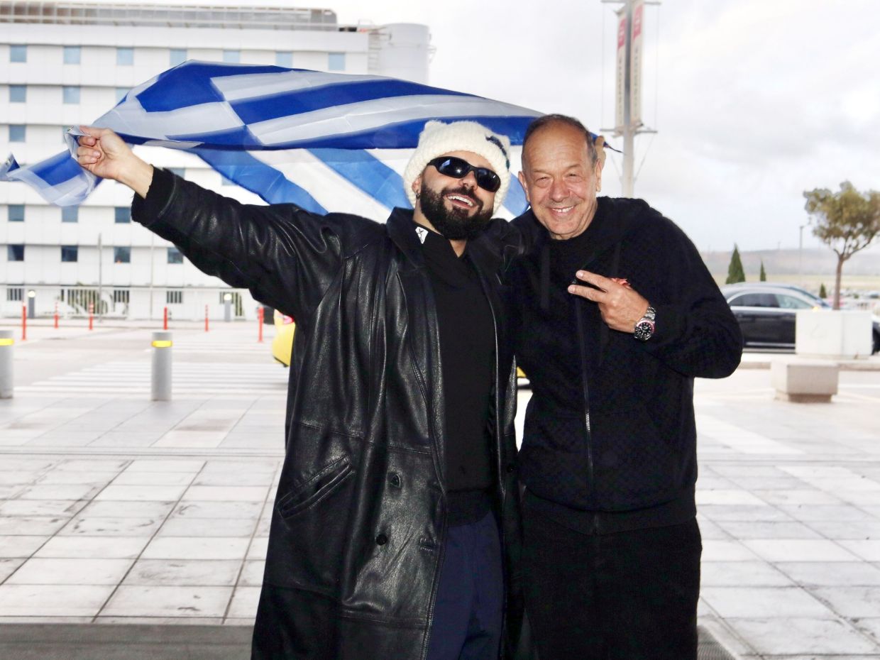 Eurovision 2026: Ο Akylas αναχώρησε για Βιέννη και το mood της αποστολής είναι ήδη στα ύψη