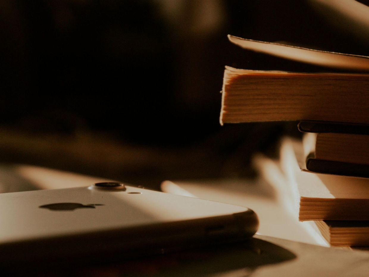 5 viral βιβλία του BookTok που συνεχίζουν να κυριαρχούν μέσα στο 2026