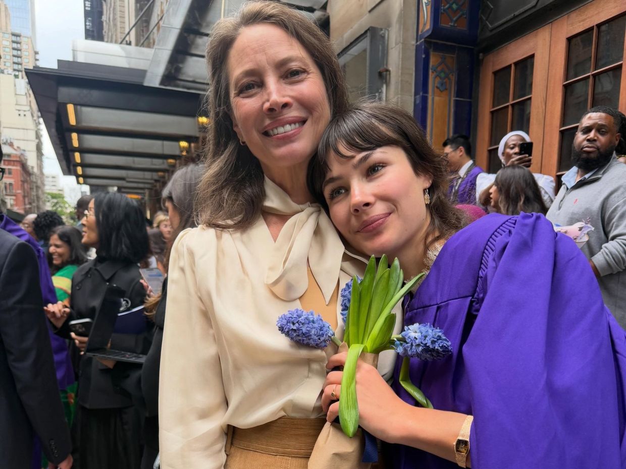 Η Christy Turlington γιορτάζει την αποφοίτηση της κόρης της και το μήνυμά της θα σε συγκινήσει