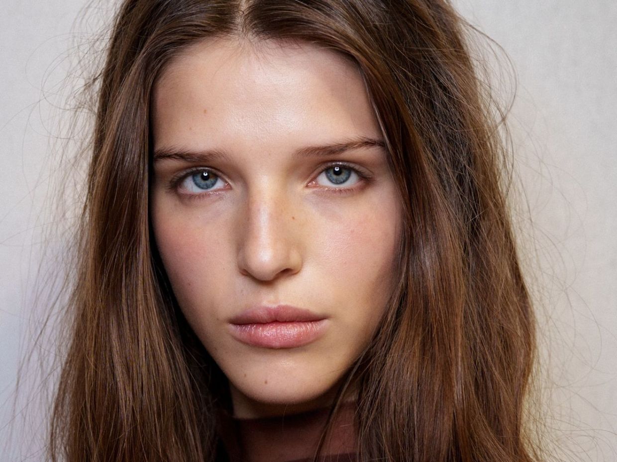 Beauty hack: Με αυτό το tip θα δείχνουν τα χείλη σου φυσικά, καλοσχηματισμένα και ζουμερά