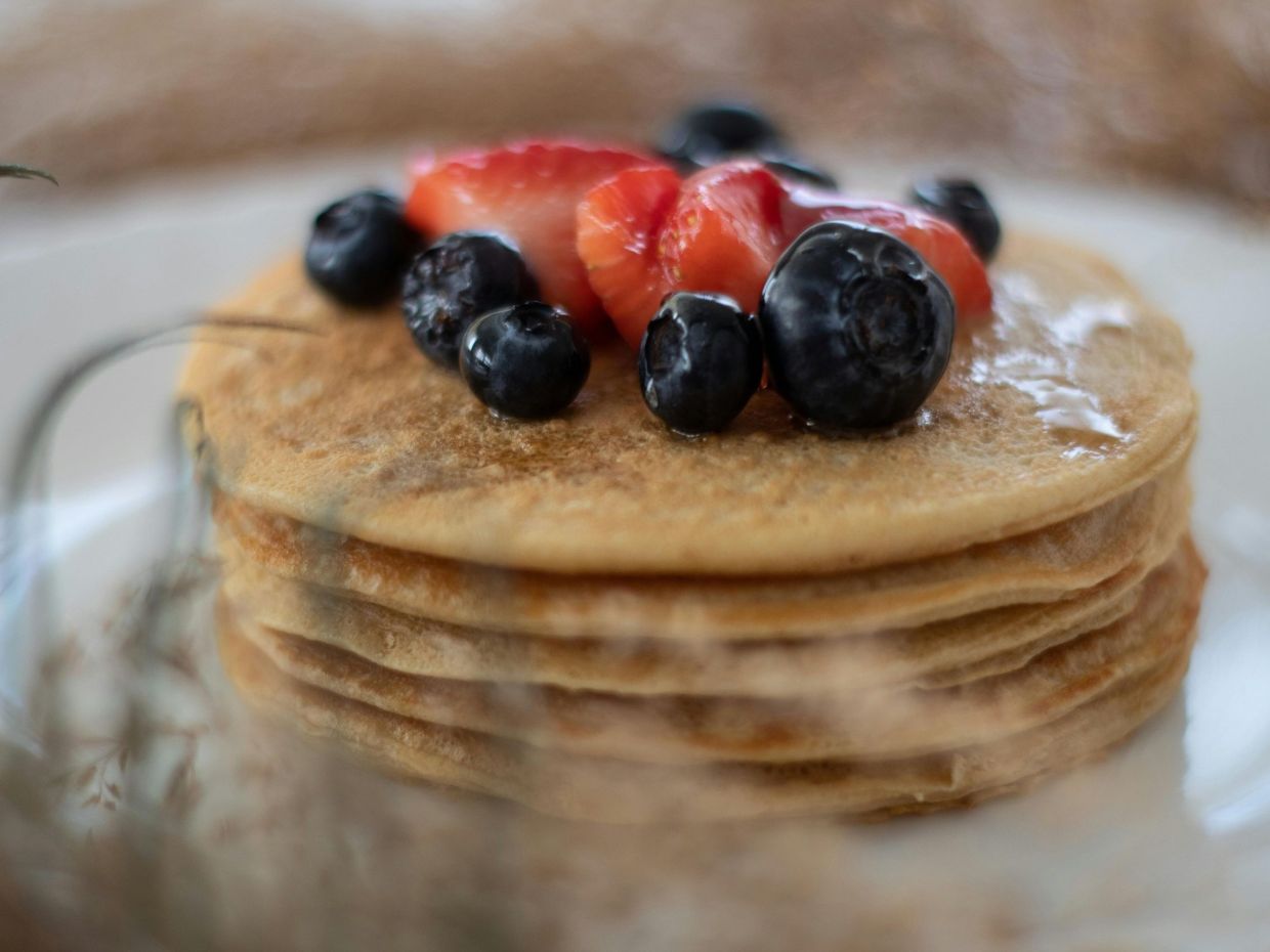Τα μυστικά για protein pancakes που δεν βγαίνουν στεγνά