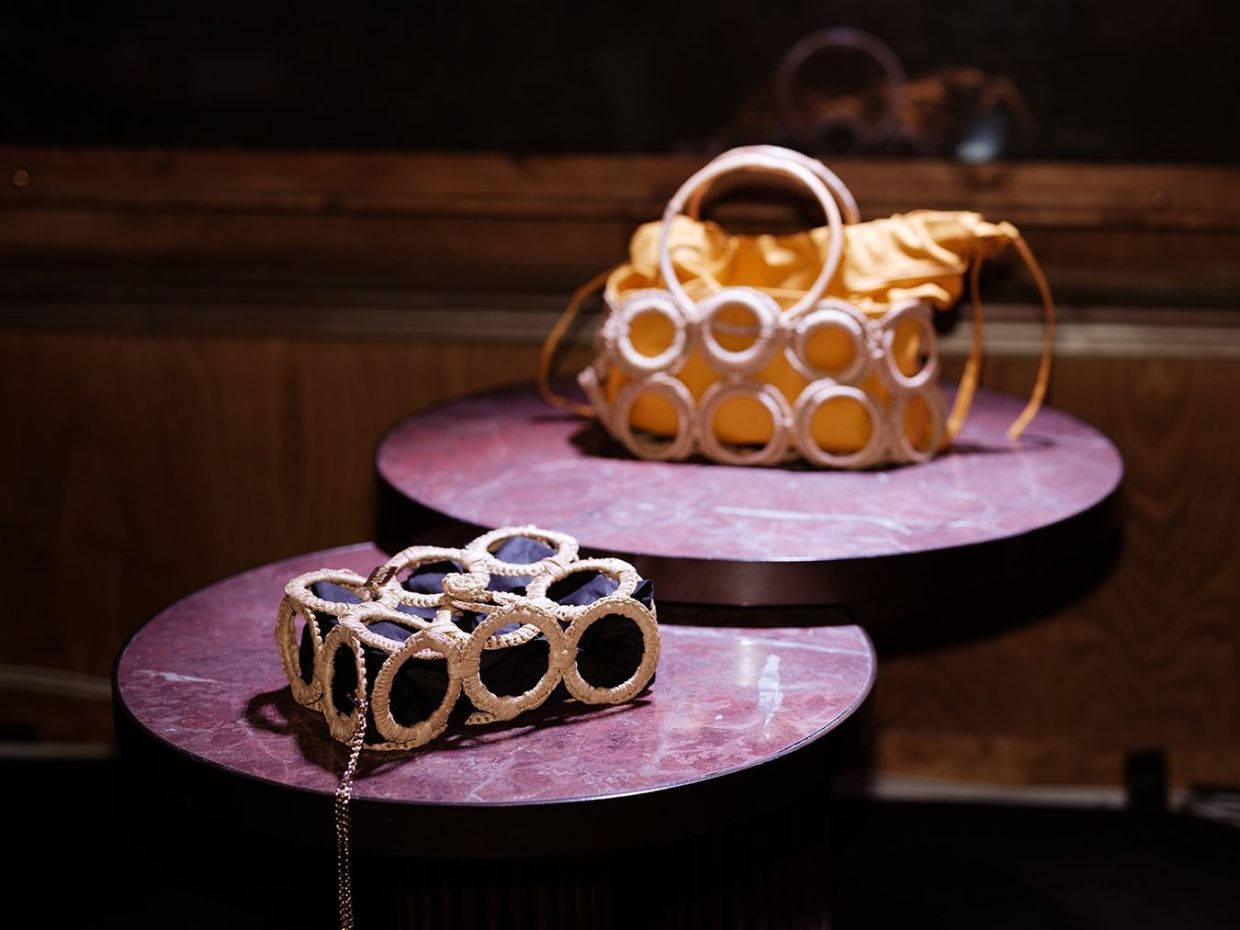 Ένα νέο luxury handmabe brand με τσάντες φέρνει ένα bohemian twist στις εμφανίσεις μας