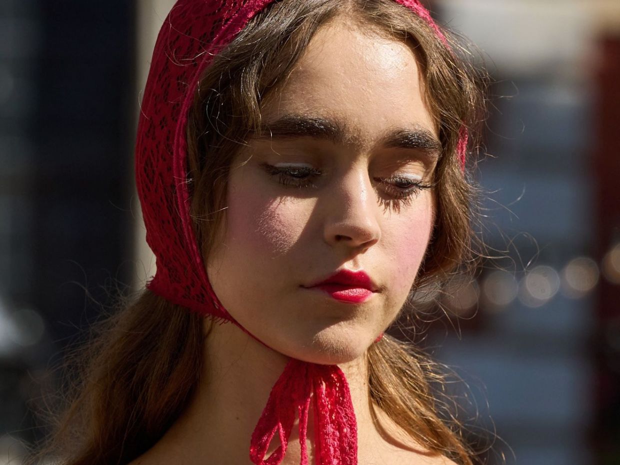 Cherry girl makeup: Πώς να πετύχεις το viral trend του TikTok φέτος το καλοκαίρι