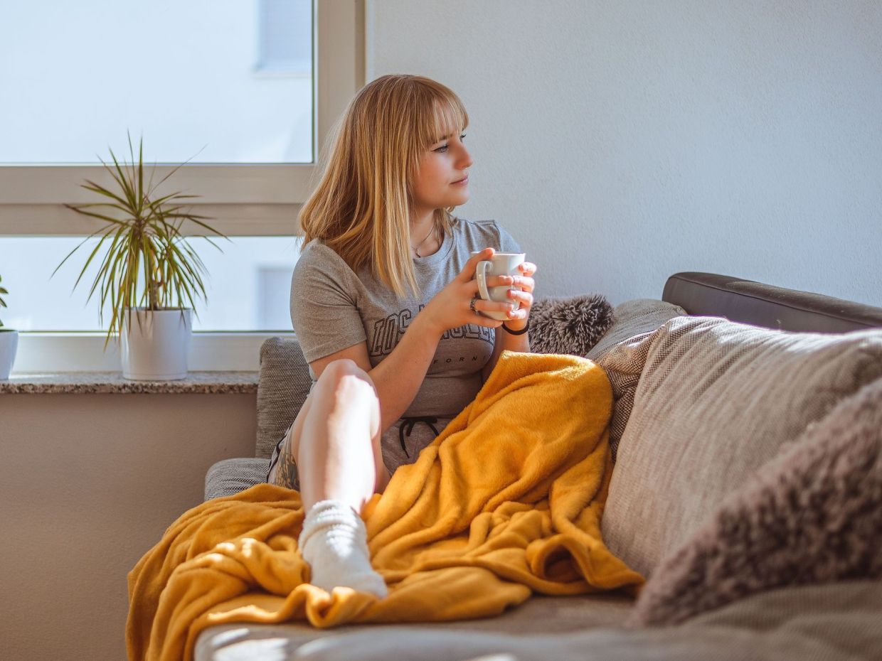 «Influencers της μοναξιάς»: Πώς το single, χωρίς φίλους και σχέδια για το ΣΚ είναι η νέα τάση