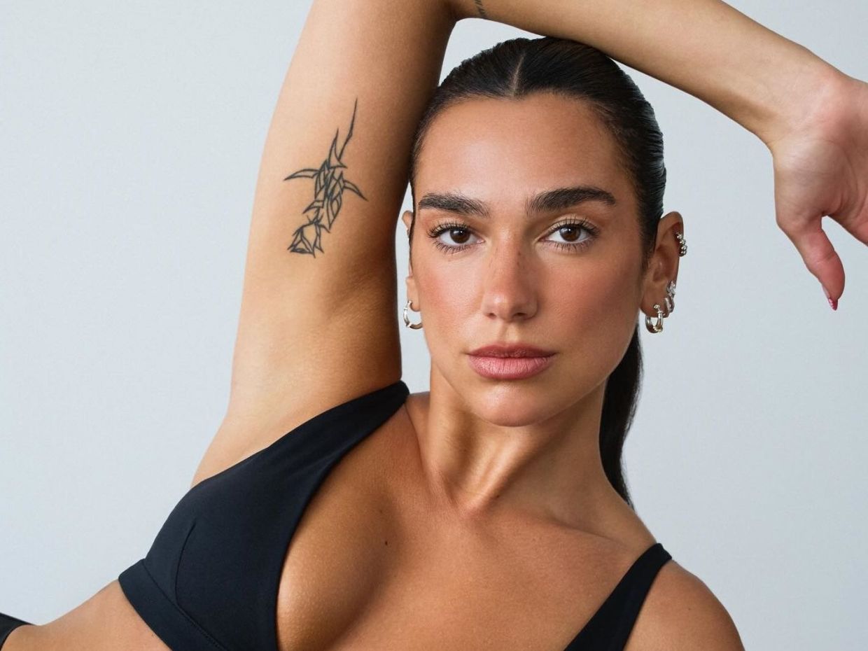 Dua Lipa: «Η καθημερινή μου ρουτίνα Pilates είναι αυτό που κρατά τη ζωή μου σε ισορροπία»