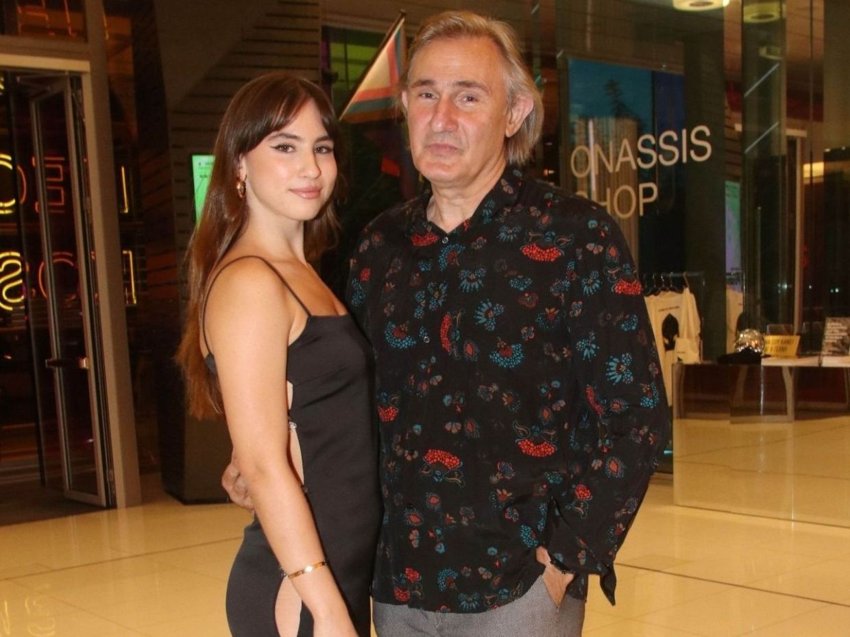 O Άκης Σακελλαρίου είναι ο πιο cool μπαμπάς και η 27χρονη κόρη του, Σμαράγδα εξήγησε τον λόγο