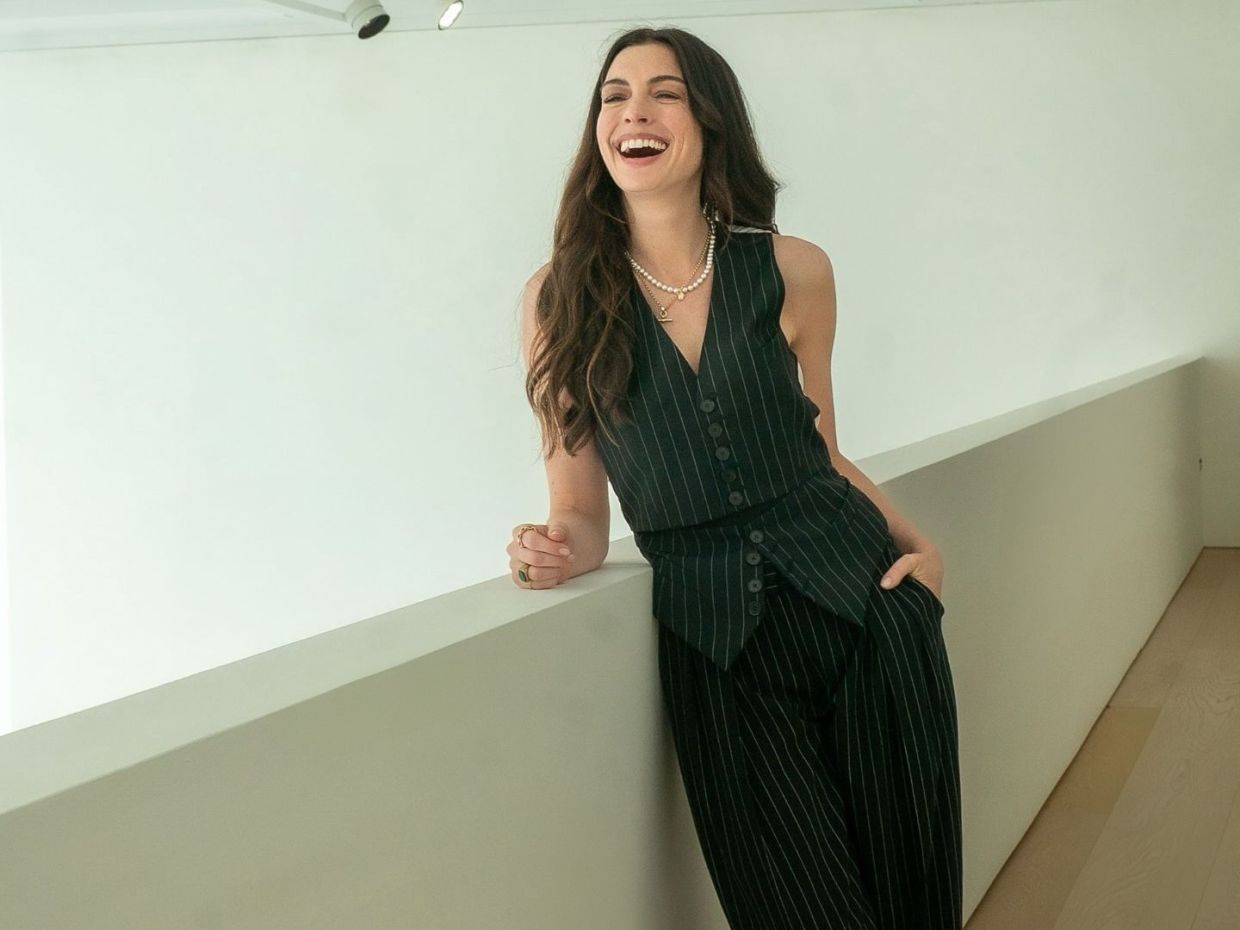 Ο δύσκολος δρόμος της Anne Hathaway προς τη μητρότητα δίνει κουράγιο σε όσες προσπαθούν για παιδί