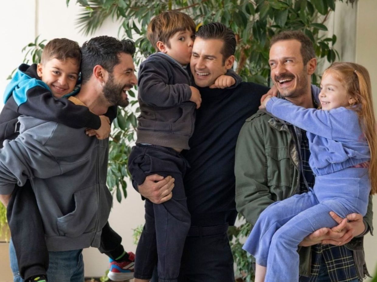H Κόρα Καρβούνη έρχεται στον β' κύκλο του Μπαμπά σ' αγαπώ για να επιβάλλει τάξη & πειθαρχία