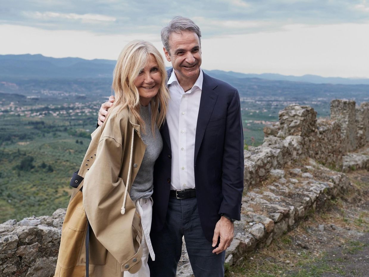 Η ευχή του Κυριάκου Μητσοτάκη στη σύζυγό του, Μαρέβα και η αποκάλυψη για τον γάμο του γιου τους