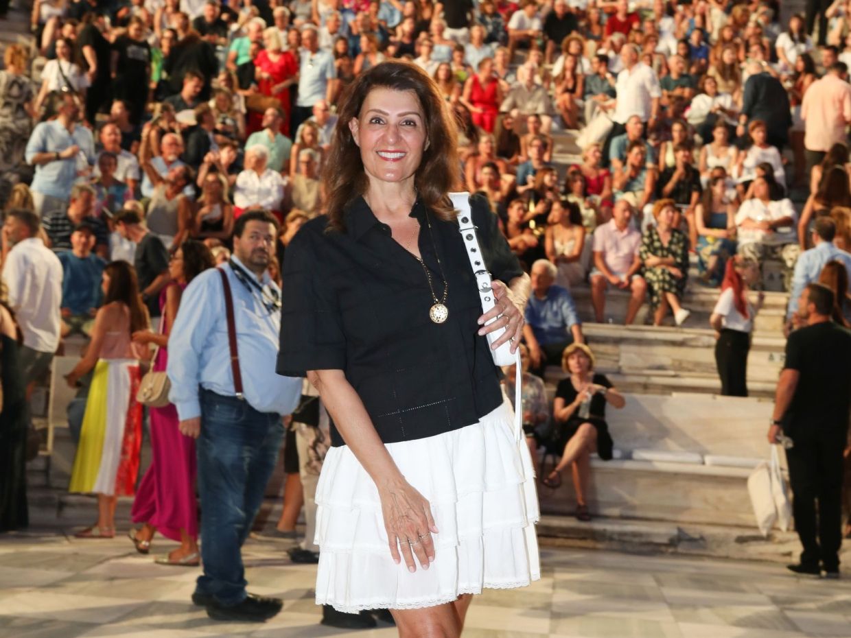 Η Nia Vardalos στο Ηρώδειο με look.. αλά Ελληνικά!