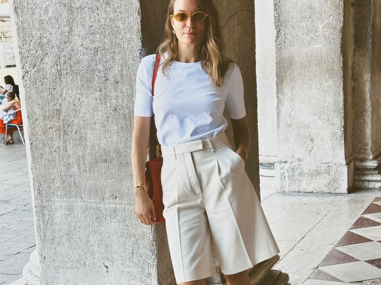 Οι βερμούδες στο γραφείο είναι το formal look με το οποίο θα επιβιώσεις στον καύσωνα