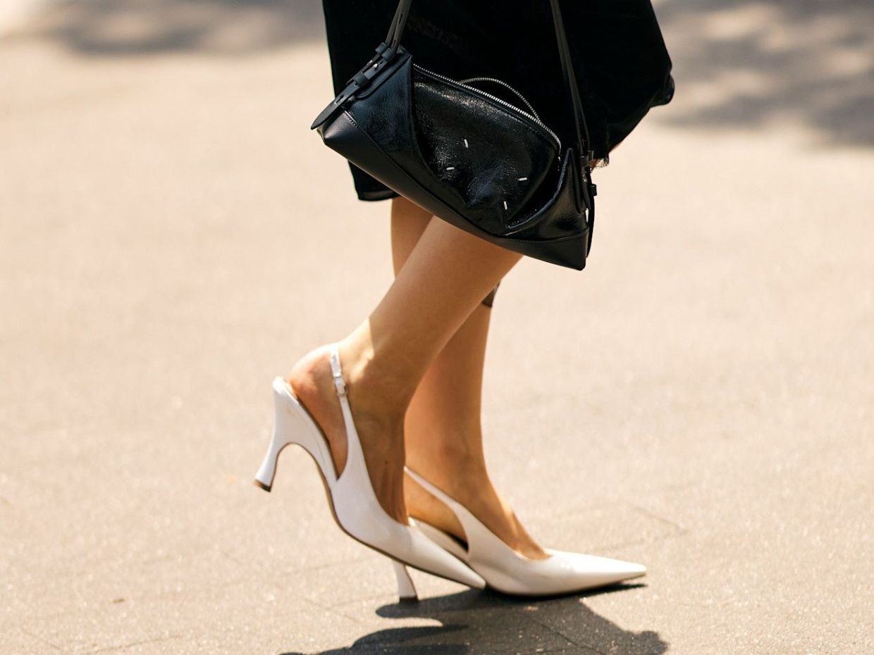 Αυτά είναι τα stylish & άνετα τακούνια που δεν ξεπερνούν τα 10 εκ. και θα τα φοράς καθημερινά