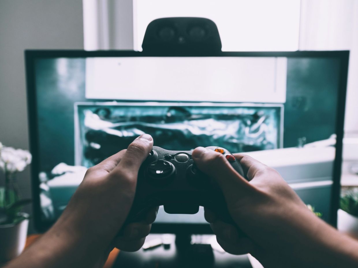 Τελικά, τα video games κάνουν κακό στον εγκέφαλο των εφήβων; Η νέα έρευνα που αλλάζει όσα πίστευες