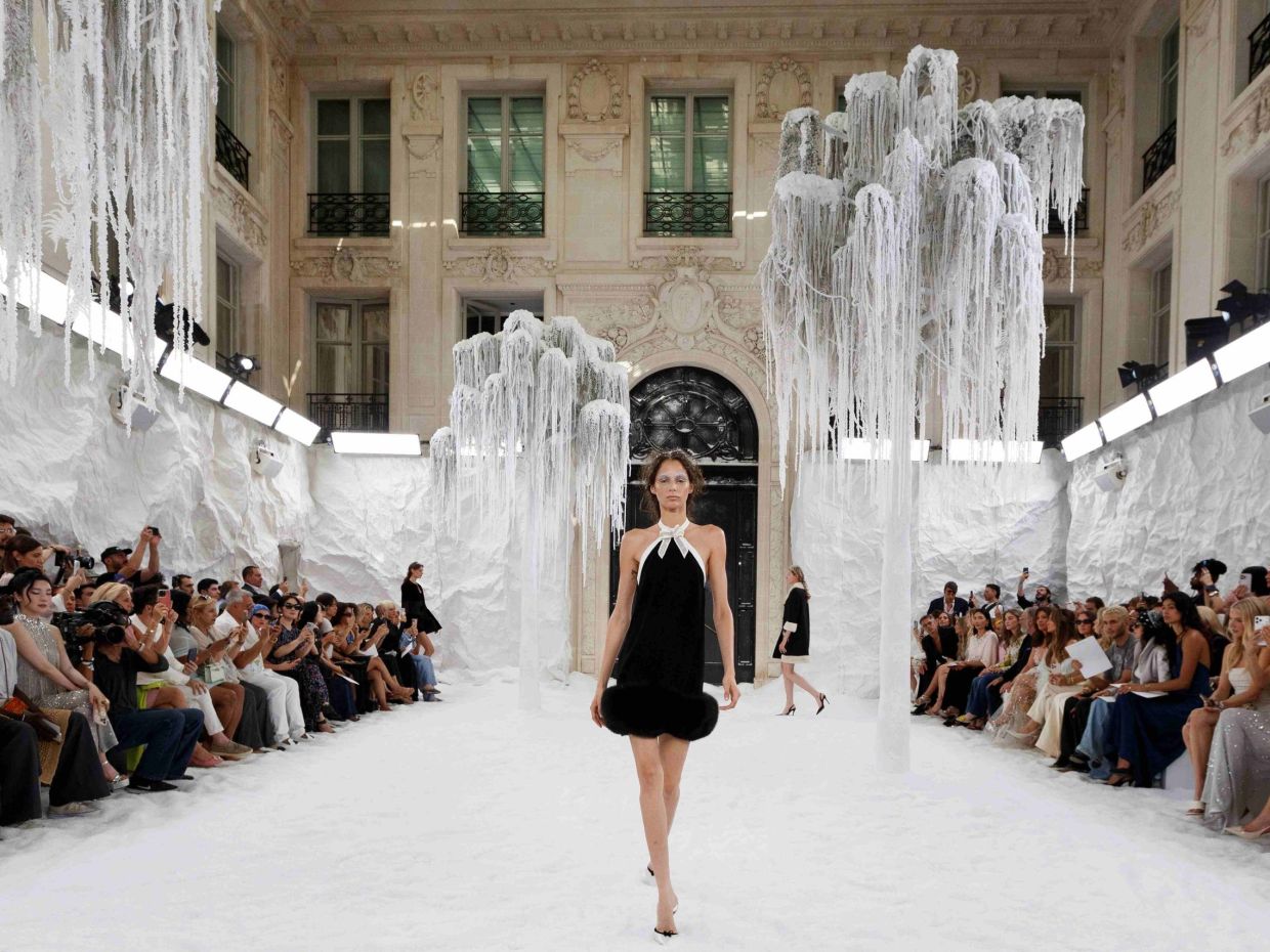 Celia Kritharioti: Frozen Eden, the next temptation - To show υψηλής ραπτικής στο Παρίσι