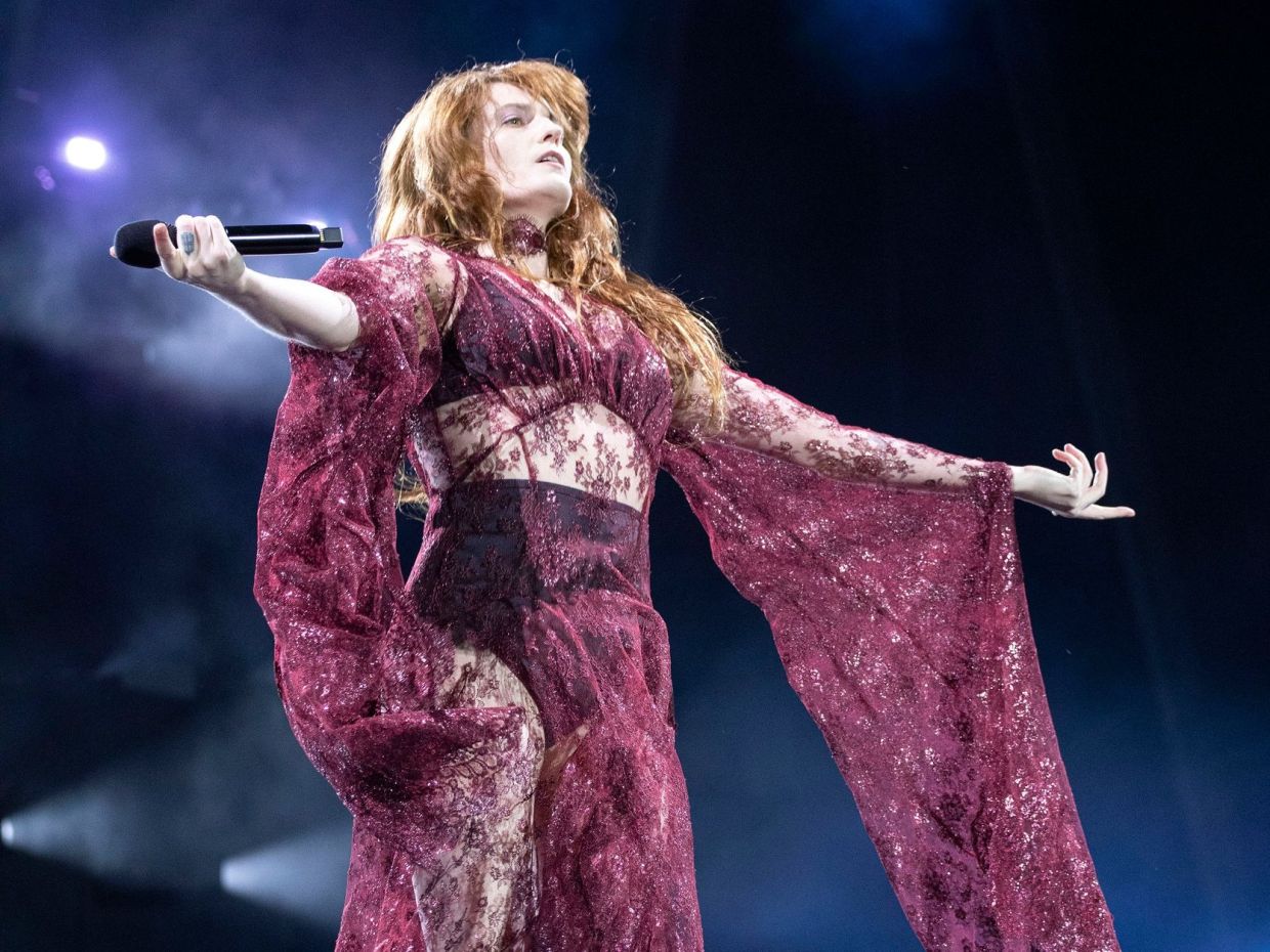 Μια βραδιά του Ιουλίου οι Florence + The Machine έκαναν «θυσία» στη θεά Αθηνά και ήμασταν εκεί
