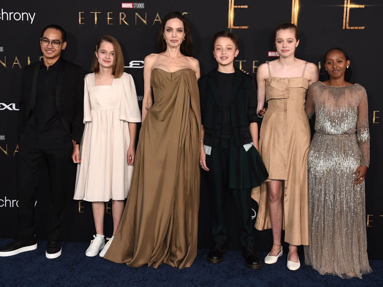 Brad Pitt και Angelina Jolie: Και η Vivienne ζητά να αφαιρέσει επίσημα το «Pitt» από το επίθετό της