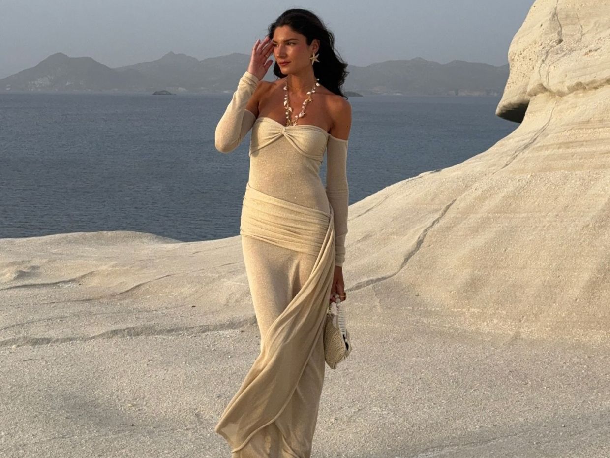 Vacation hair: Τα χτενίσματα που δεν χαλάνε από στη θάλασσα, στο αλάτι και στην υγρασία