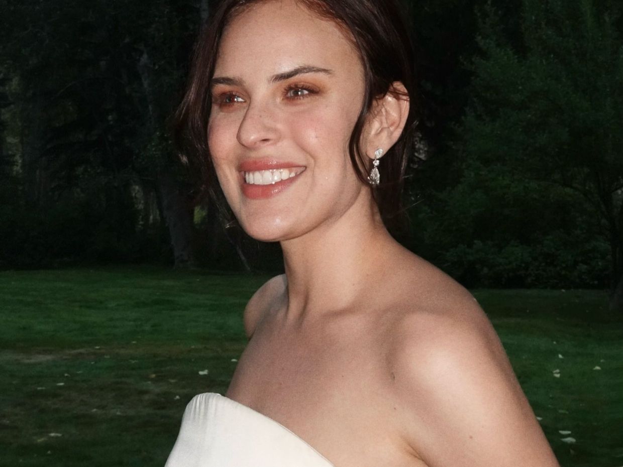 Η Tallulah Willis παντρεύτηκε: Το Balenciaga νυφικό των 712 ωρών και ο Έλληνας κομμωτής