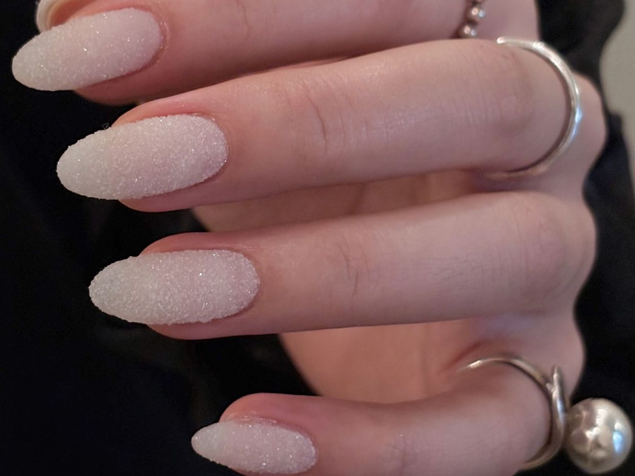 Sugar Nails: Η πιο «γλυκιά» τάση στα νύχια, χωρίς θερμίδες