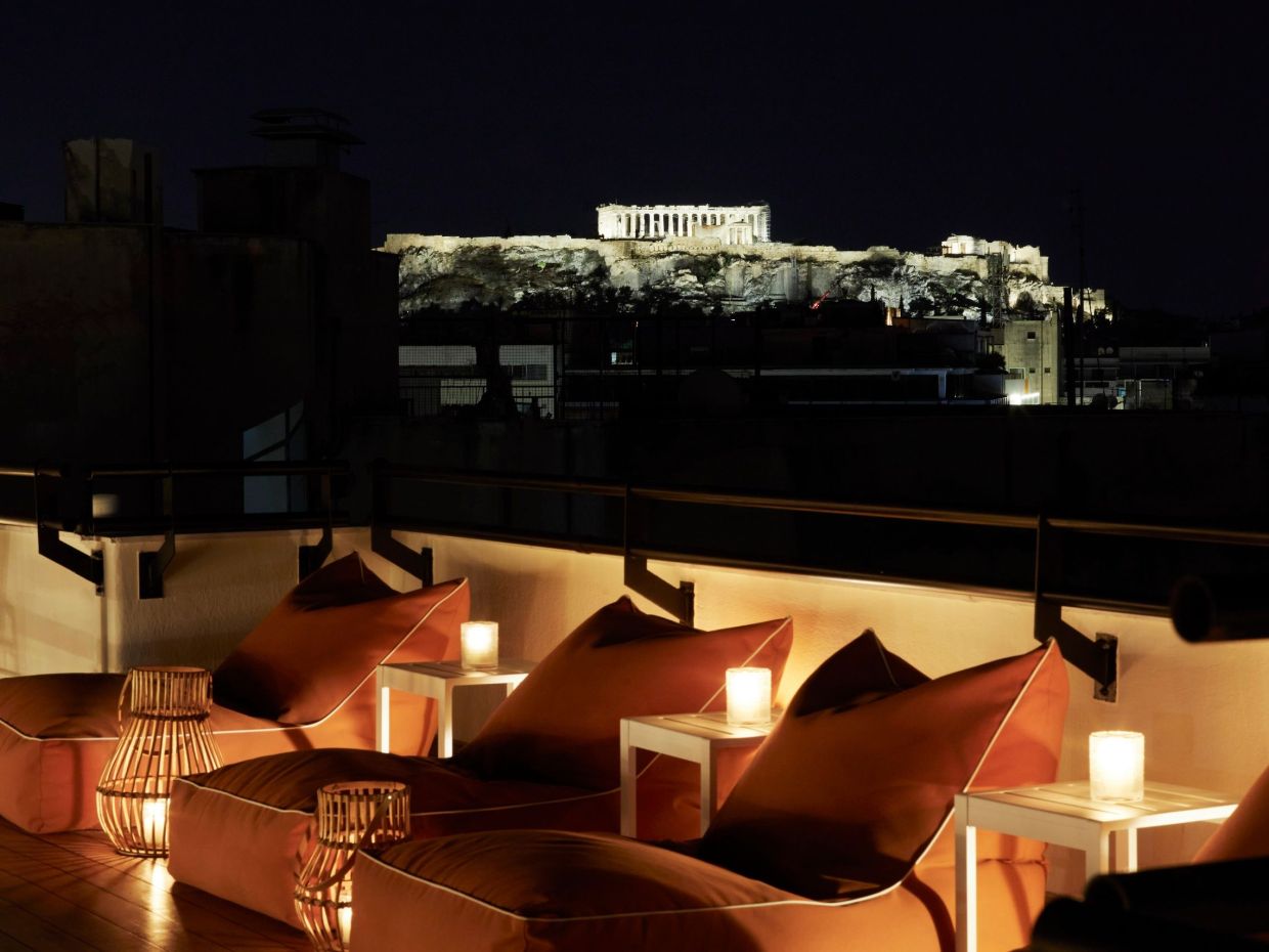 Full Moon Rooftop Party με θέα την Ακρόπολη στο Brown Acropol