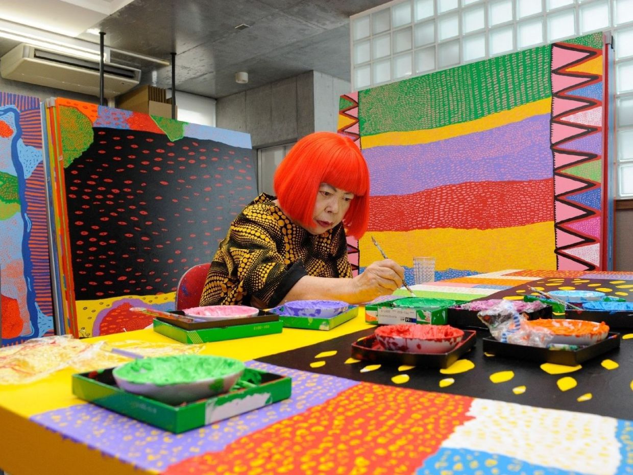 Yayoi Kusama: Έφυγε από τη ζωή στα 97 - Η ζωή της & τα πιο διάσημα polka dots