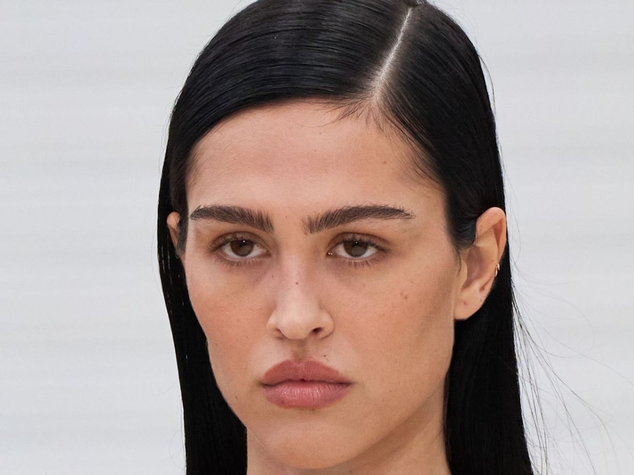 Τα κραγιόν «πέθαναν»; Πώς και γιατί τα lip stains έχουν κατάκλυσει το feed μας
