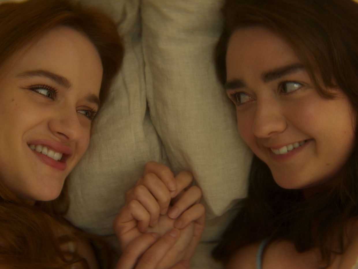 Μαγικά Φίλτρα 2: Joey King και Maisie Williams μάς μιλούν για τη μαγεία του να είσαι γυναίκα