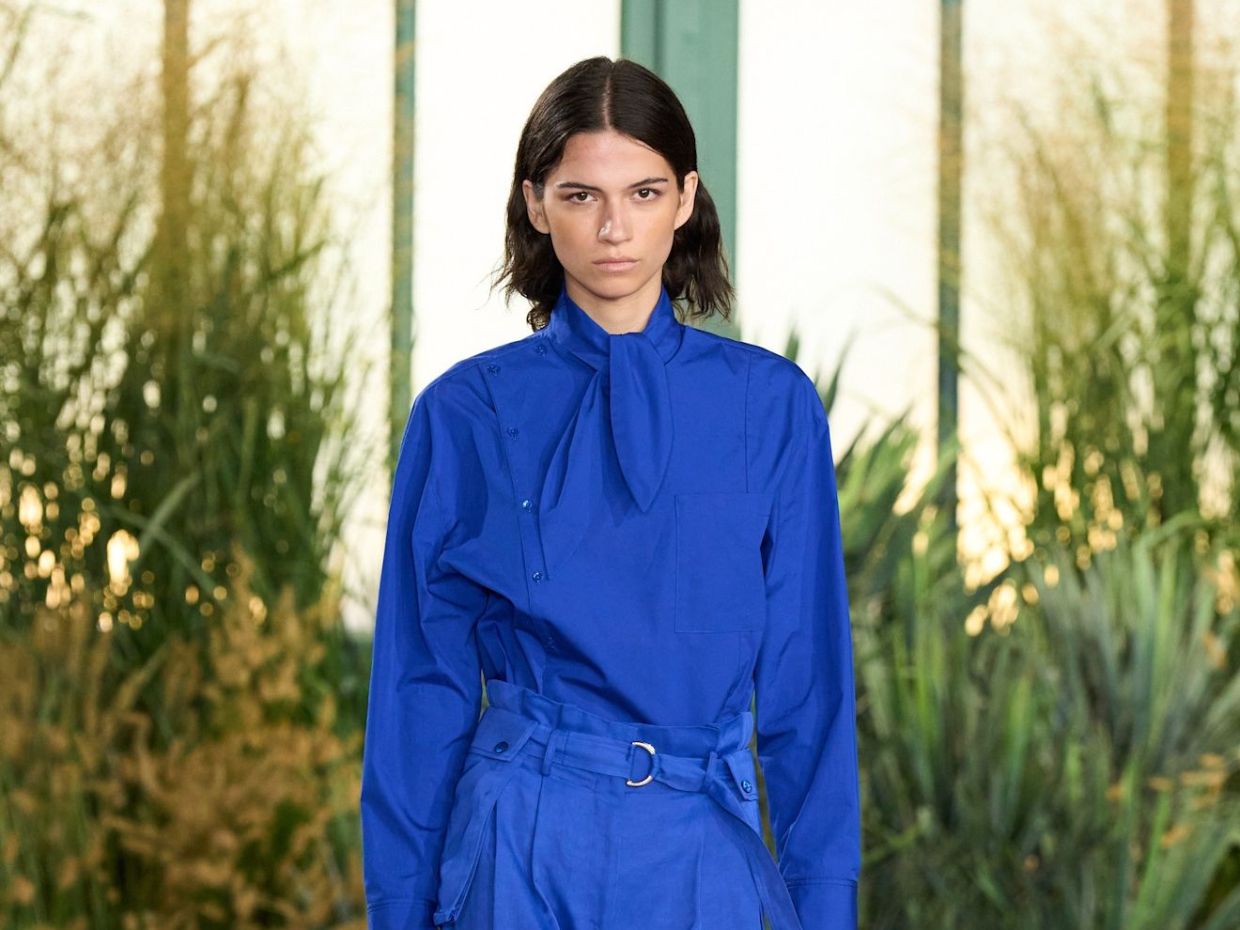 Γιατί το cobalt blue είναι το χρώμα που χρειαζόμαστε αυτό το φθινόπωρο